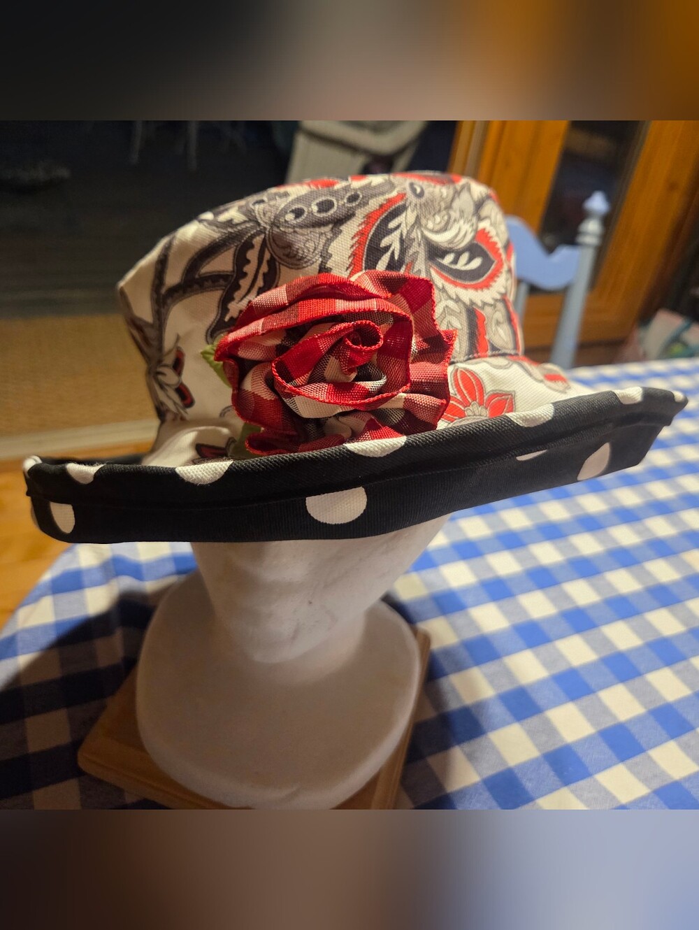 Reversible Bucket Hat With Rose Pin - Picture 3 of 7